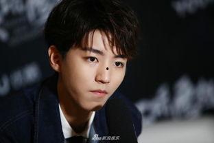 吃瓜娱乐王俊凯图片,萌态十足引网友热议